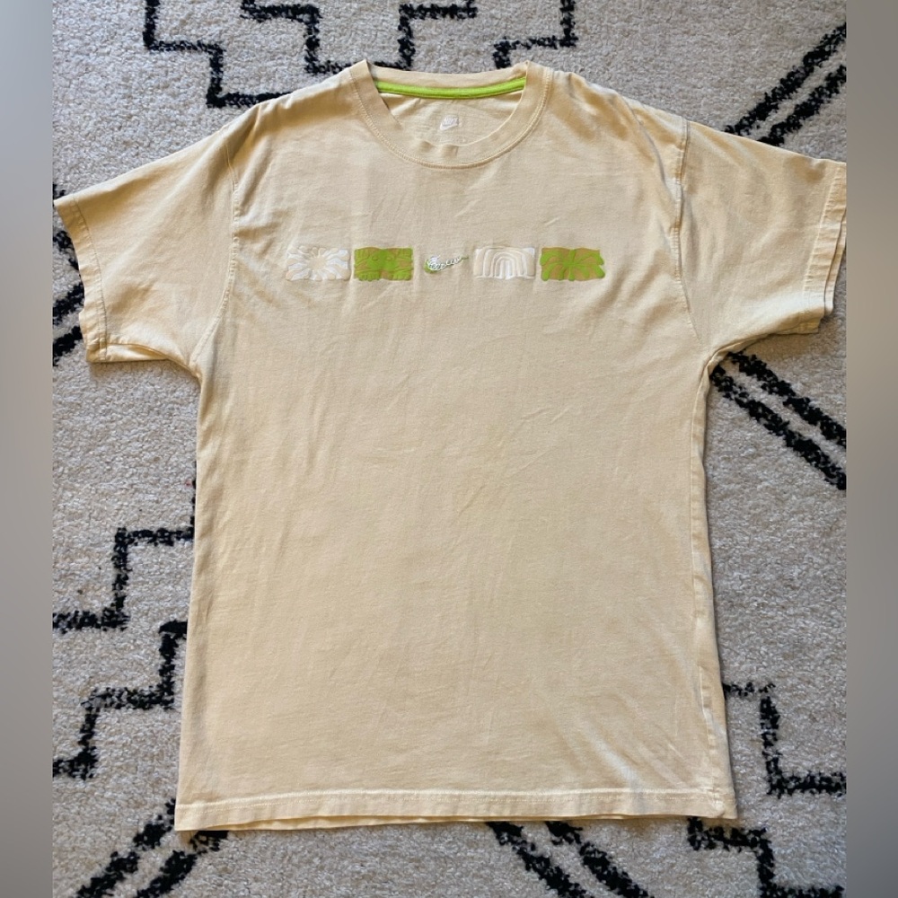 Men’s Yellow Nike Tee Size Small